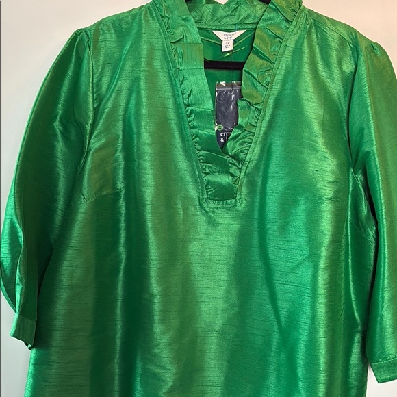 Crown & Ivy Vibrant Green Satin Blouse - Picture 4 of 9